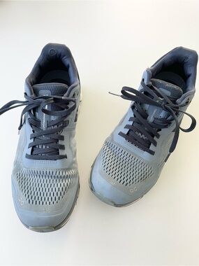 ON Cloudace Running Shoes in Wash /Navy Blue size 8 Sneakers Walking Workout